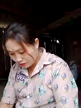 Snapshot of bany-lee chatting on 04-20-26, 02:14 bany-lee online show from 04-20-26, 02:14