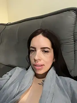 Snapshot of Larinhap chatting on 06-24-26, 10:03 Larinhap online show from 06-24-26, 10:03