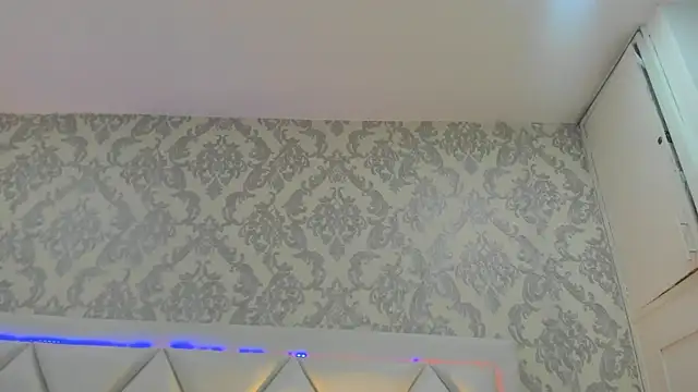 Snapshot of HollyOlson chatting on 07-11-26, 12:08 HollyOlson online show from 07-11-26, 12:08