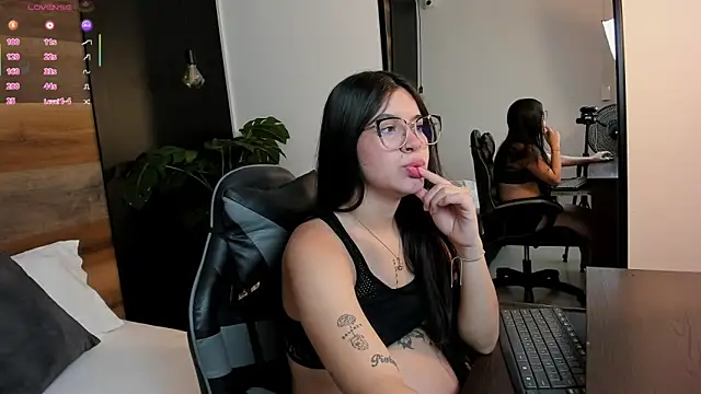 eva swan  online show from 05-18-26, 12:22