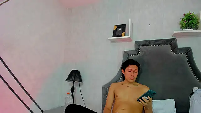 Snapshot of MarcoAndAllice chatting on 06-21-26, 04:59 MarcoAndAllice online show from 06-21-26, 04:59