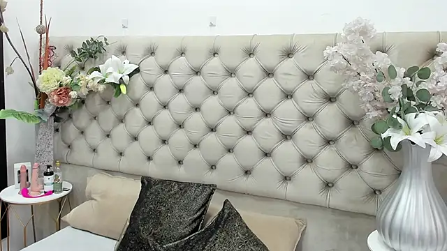 Snapshot of VanessaLanz chatting on 03-27-26, 12:27 VanessaLanz online show from 03-27-26, 12:27