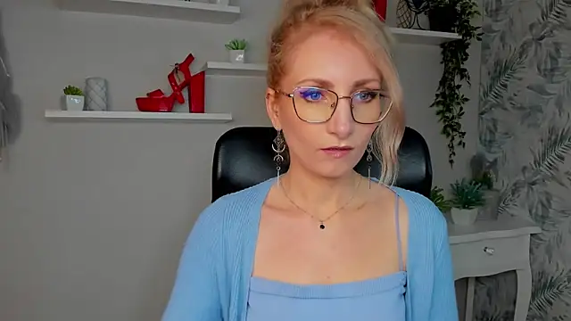 CinderellaMoon online show from 03-17-26, 06:28