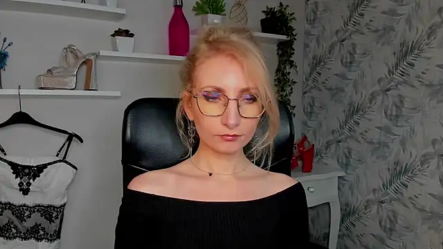 CinderellaMoon online show from 03-23-26, 06:28