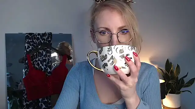 CinderellaMoon online show from 04-02-26, 05:27