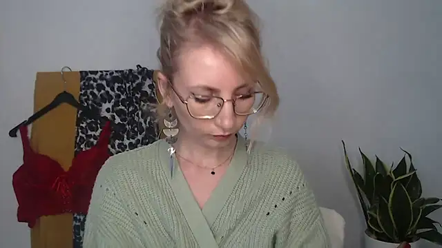 CinderellaMoon online show from 04-16-26, 06:47