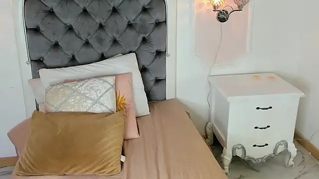 Snapshot of angelsky11 chatting on 03-10-26, 07:30 angelsky11 online show from 03-10-26, 07:30