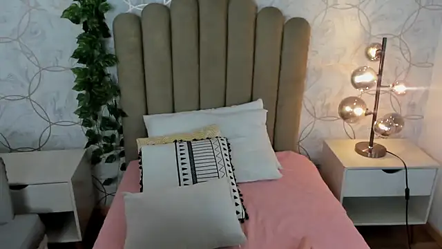 Snapshot of angelsky11 chatting on 04-05-26, 07:22 angelsky11 online show from 04-05-26, 07:22