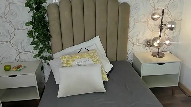 Snapshot of angelsky11 chatting on 04-12-26, 07:30 angelsky11 online show from 04-12-26, 07:30