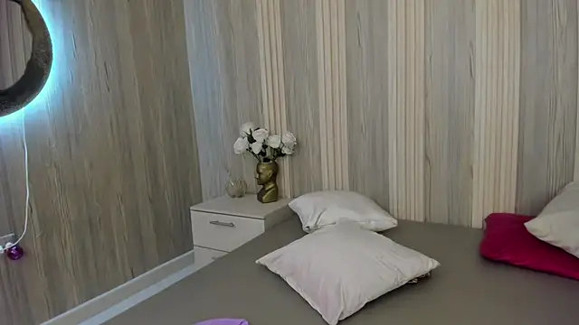 Snapshot of Isabellaa_Rosee chatting on 06-22-26, 08:17 Isabellaa Rosee online show from 06-22-26, 08:17