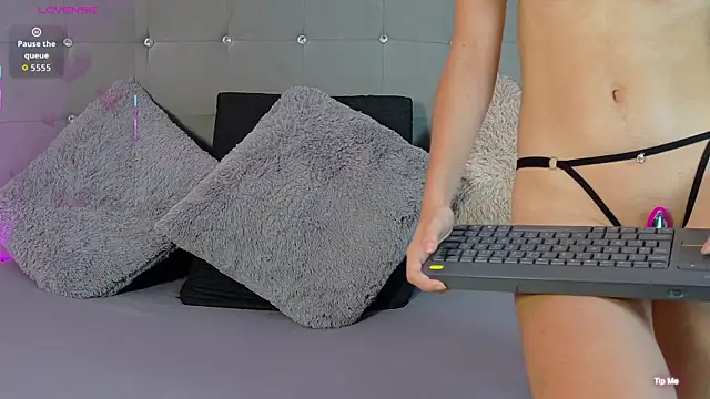 Ivy Heat online show from 06-03-26, 01:19