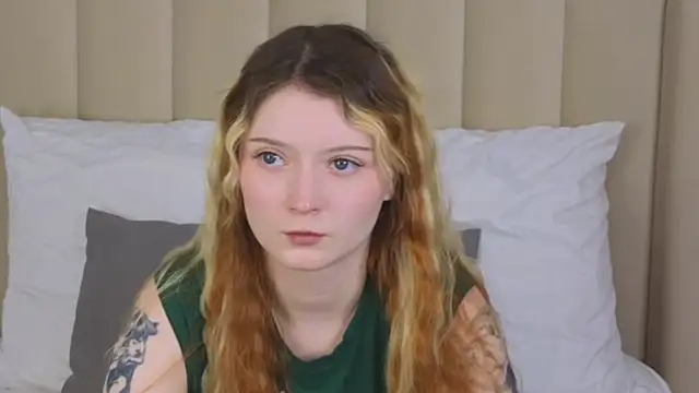 Snapshot of AlyssFrost chatting on 06-12-26, 02:54 AlyssFrost online show from 06-12-26, 02:54