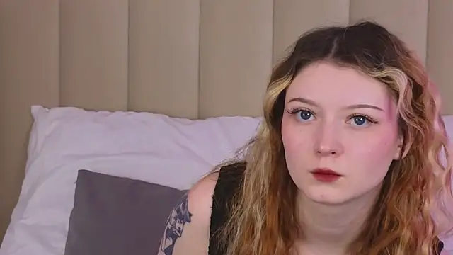 Snapshot of AlyssFrost chatting on 06-16-26, 03:31 AlyssFrost online show from 06-16-26, 03:31
