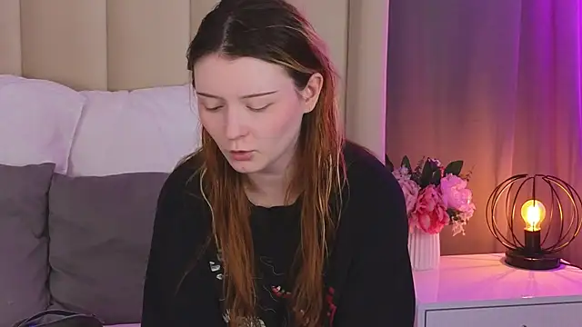 Snapshot of AlyssFrost chatting on 06-18-26, 02:23 AlyssFrost online show from 06-18-26, 02:23