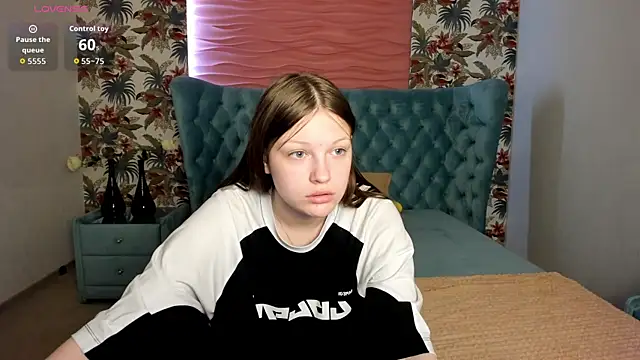 LauraBev online show from 04-26-26, 05:49