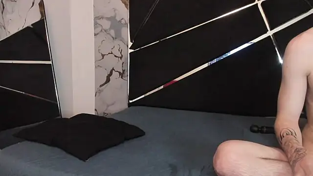 Couple In Heat online show from 04-16-26, 09:39