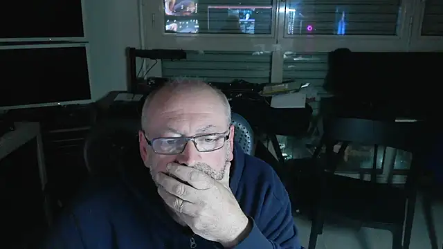 Snapshot of MiRey- chatting on 03-22-26, 10:57 MiRey- online show from 03-22-26, 10:57