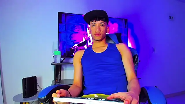 Snapshot of Lyam_Russo chatting on 03-18-26, 08:39 Lyam Russo online show from 03-18-26, 08:39