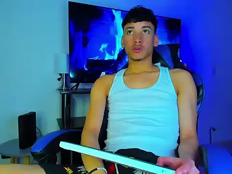 Snapshot of Lyam_Russo chatting on 03-21-26, 05:56 Lyam Russo online show from 03-21-26, 05:56