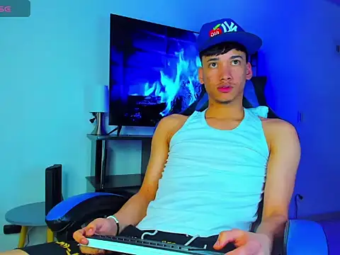 Snapshot of Lyam_Russo chatting on 03-25-26, 03:56 Lyam Russo online show from 03-25-26, 03:56