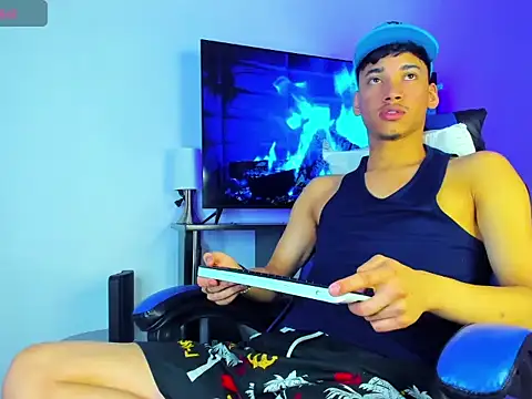 Snapshot of Lyam_Russo chatting on 03-27-26, 05:13 Lyam Russo online show from 03-27-26, 05:13