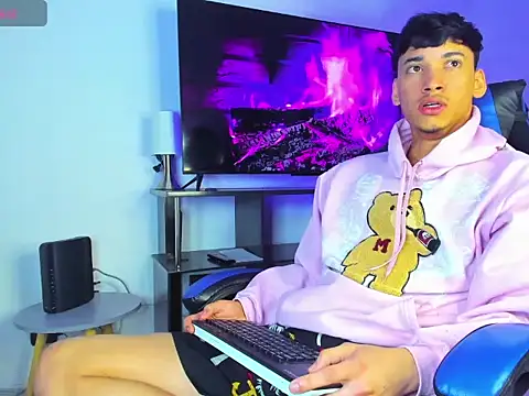 Snapshot of Lyam_Russo chatting on 03-30-26, 08:04 Lyam Russo online show from 03-30-26, 08:04