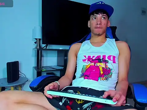 Snapshot of Lyam_Russo chatting on 04-07-26, 08:04 Lyam Russo online show from 04-07-26, 08:04