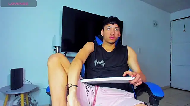 Snapshot of Lyam_Russo chatting on 04-14-26, 06:08 Lyam Russo online show from 04-14-26, 06:08