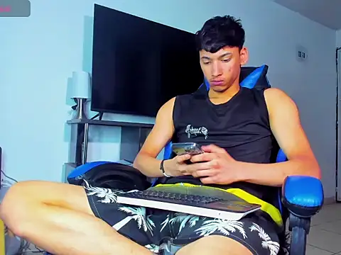 Snapshot of Lyam_Russo chatting on 04-15-26, 07:59 Lyam Russo online show from 04-15-26, 07:59