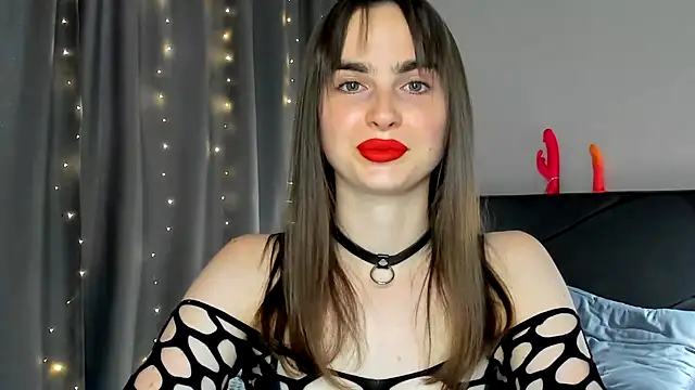 Snapshot of megann_fox2 chatting on 06-19-26, 04:55 megann fox2 online show from 06-19-26, 04:55