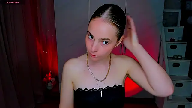 Snapshot of Maddy_Wood_ chatting on 06-19-26, 04:55 Maddy Wood online show from 06-19-26, 04:55