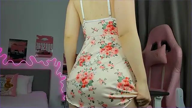 EvaRaee online show from 03-22-26, 03:32