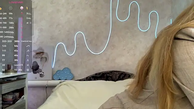 Snapshot of VictoriaDeese chatting on 06-05-26, 03:13 VictoriaDeese online show from 06-05-26, 03:13