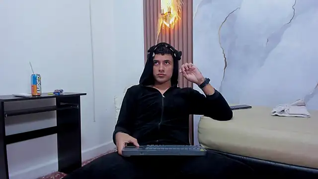 Snapshot of STEVEN_OS chatting on 06-24-26, 07:35 STEVEN OS online show from 06-24-26, 07:35