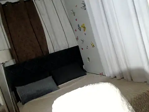 Snapshot of Ur_innocent_womenXxx chatting on 03-31-26, 07:14 Ur innocent womenXxx online show from 03-31-26, 07:14