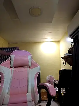 Luna Moonfang online show from 04-24-26, 08:44