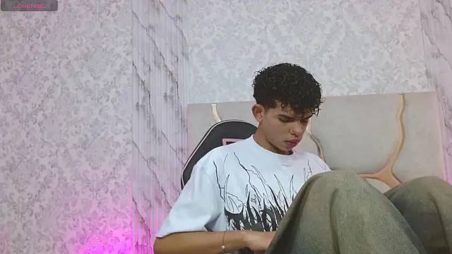 Snapshot of keahi_tay chatting on 03-11-26, 01:17 keahi tay online show from 03-11-26, 01:17