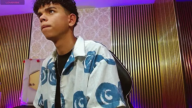 Snapshot of keahi_tay chatting on 04-15-26, 08:20 keahi tay online show from 04-15-26, 08:20