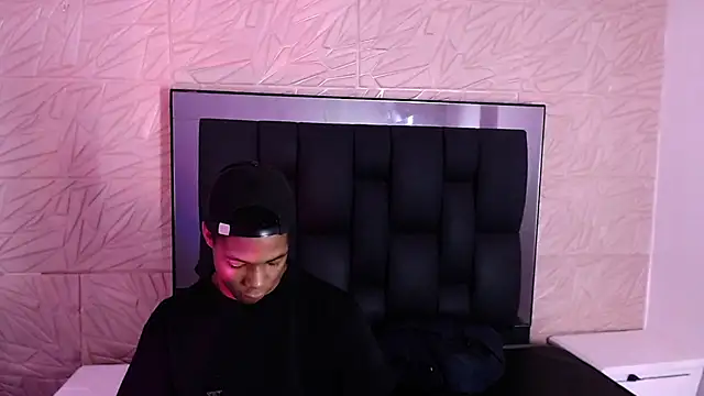 Snapshot of Santiago_Ortiz_ chatting on 03-13-26, 03:07 Santiago Ortiz online show from 03-13-26, 03:07