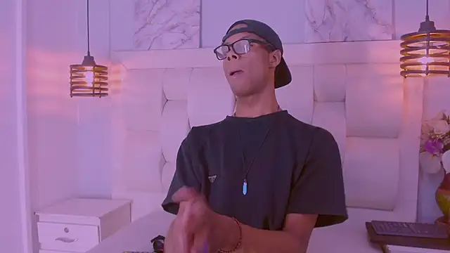 Snapshot of Santiago_Ortiz_ chatting on 03-21-26, 09:29 Santiago Ortiz online show from 03-21-26, 09:29