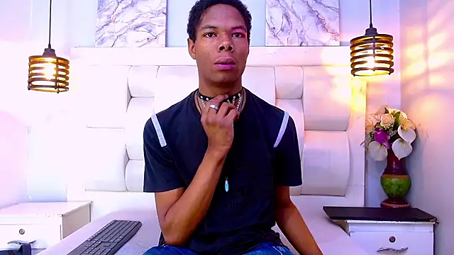 Snapshot of Santiago_Ortiz_ chatting on 03-25-26, 01:17 Santiago Ortiz online show from 03-25-26, 01:17