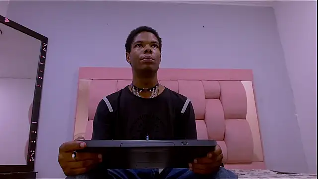 Snapshot of Santiago_Ortiz_ chatting on 03-26-26, 03:45 Santiago Ortiz online show from 03-26-26, 03:45