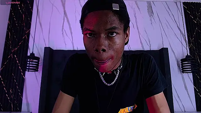 Snapshot of Santiago_Ortiz_ chatting on 03-31-26, 07:25 Santiago Ortiz online show from 03-31-26, 07:25