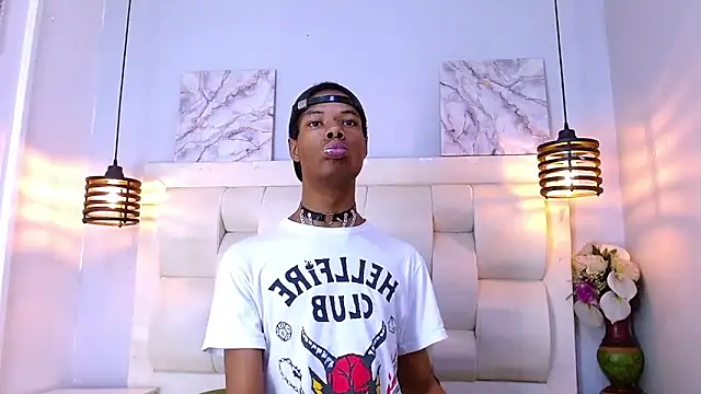 Snapshot of Santiago_Ortiz_ chatting on 04-10-26, 06:56 Santiago Ortiz online show from 04-10-26, 06:56