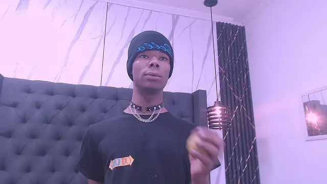 Snapshot of Santiago_Ortiz_ chatting on 04-15-26, 08:09 Santiago Ortiz online show from 04-15-26, 08:09