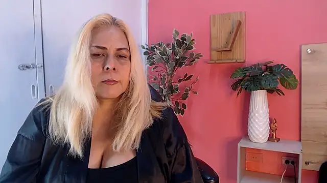 Snapshot of eva_colen50 chatting on 07-11-26, 05:59 eva colen50 online show from 07-11-26, 05:59