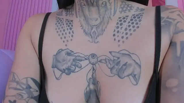 Snapshot of Adri_tatto_7 chatting on 06-11-26, 12:32 Adri tatto 7 online show from 06-11-26, 12:32