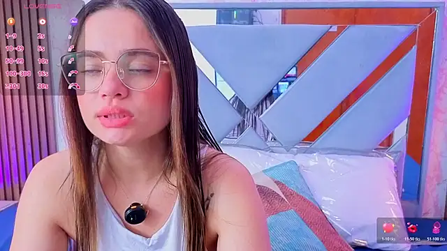 LittleeSara18 online show from 05-12-26, 11:18