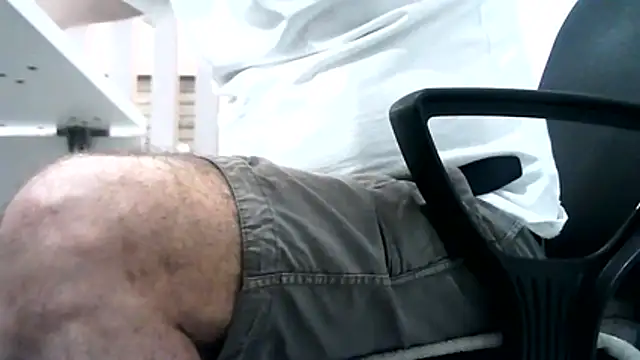 Snapshot of gitano697 chatting on 07-10-26, 08:50 gitano697 online show from 07-10-26, 08:50