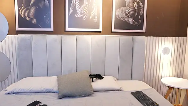 Snapshot of Luxa_Velvet chatting on 05-19-26, 01:06 Luxa Velvet online show from 05-19-26, 01:06